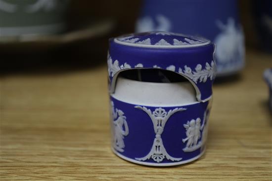 Four Chinese blue and white vases / ginger jars and six pieces of Wedgwood jasperwares (10)